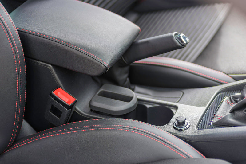 Как се сваля подлакътник на Ауди А3?