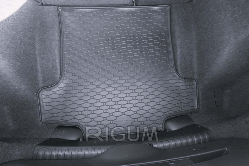 Гумена стелка за багажник Rigum за BMW Серия 1 E87 (2004-2011) хечбек, 5 врати