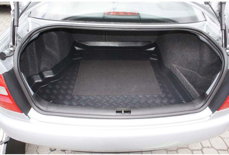 Стелка за багажник Aristar за Audi A4 B5 Седан (1995 - 10.2001) с падаща задна седалка без CD чейнджър/Навигация вляво