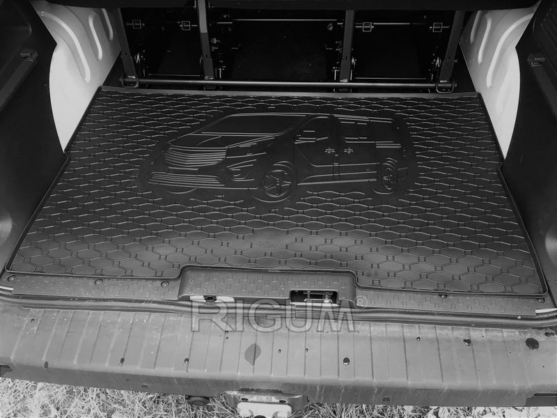 Гумена стелка за багажник Rigum за Opel Vivaro, Renault Trafic, Fiat Talento – къса база, с щампа, черна