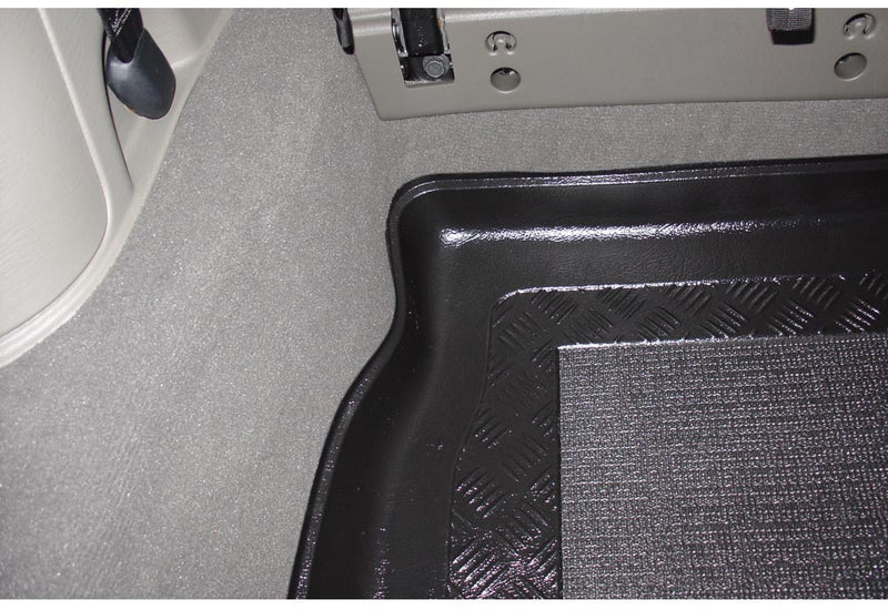 Стелка за багажник ARISTAR за Chrysler Grand Voyager IV (04.2001–2007) (STOW’N GO) VAN 7 места с 3-ти ред подвижен в отвора под седалките