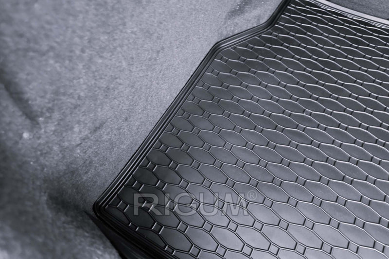 Гумена стелка Rigum за багажник за Opel Astra H хечбек (2005+)