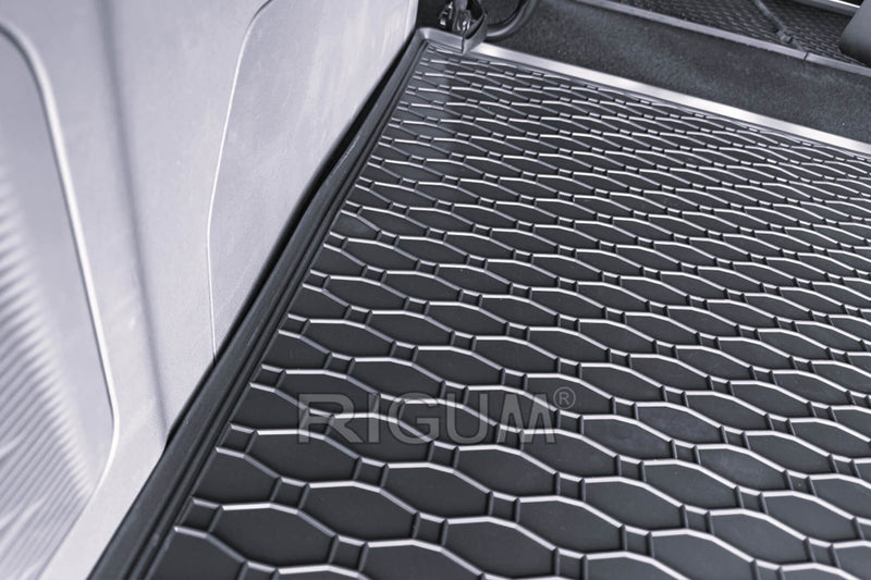 Гумена стелка Rigum за багажник за Ford Transit Custom (2024+), Volkswagen T7 Caravelle (2025+) – 1 част, черна