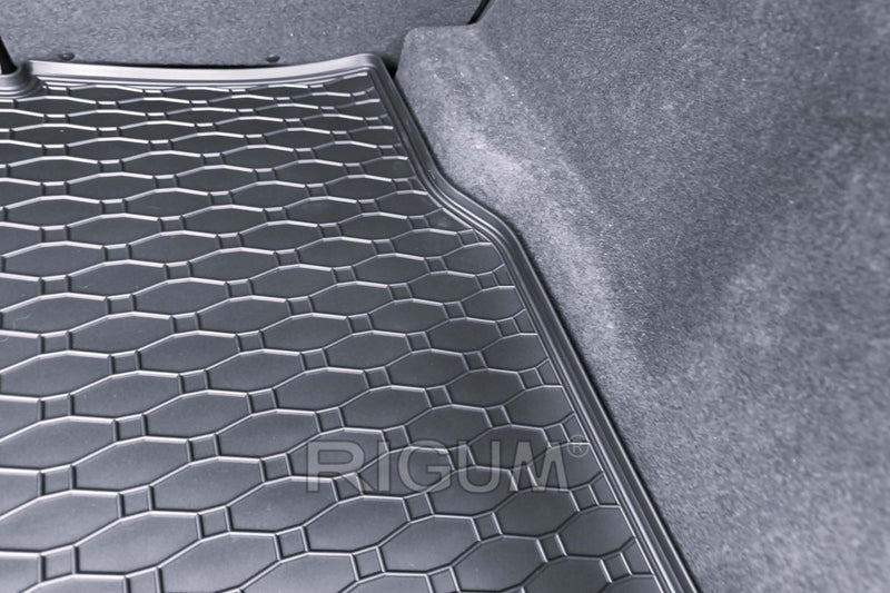 Гумена стелка Rigum за багажник за Opel Astra H хечбек (2005+)