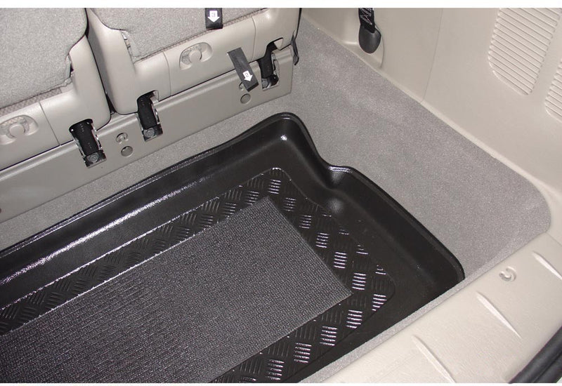 Стелка за багажник ARISTAR за Chrysler Grand Voyager IV (04.2001–2007) (STOW’N GO) VAN 7 места с 3-ти ред подвижен в отвора под седалките