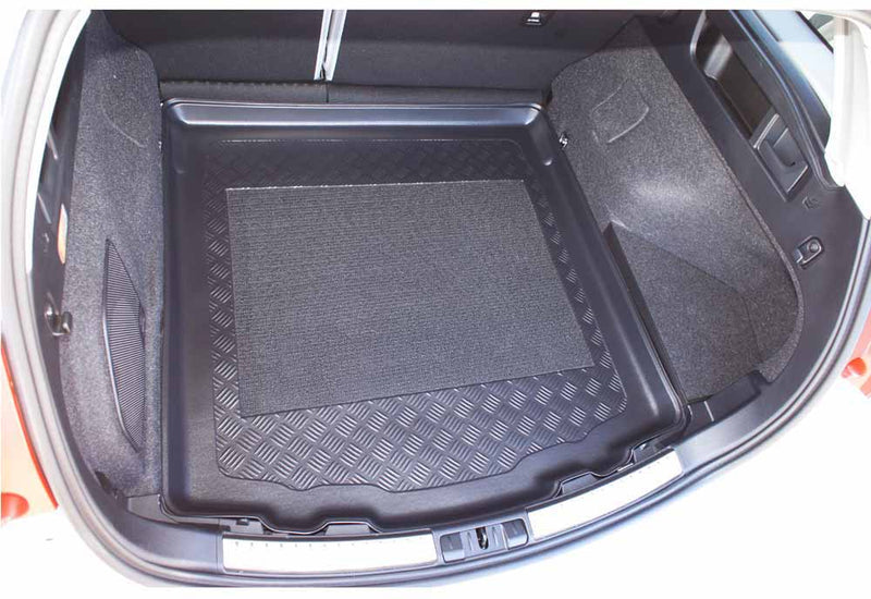 Стелка за багажник Aristar за Toyota Auris II (07.2013 – 12.2018) Touring Sports / Комби 5 врати с багажник в долно положение