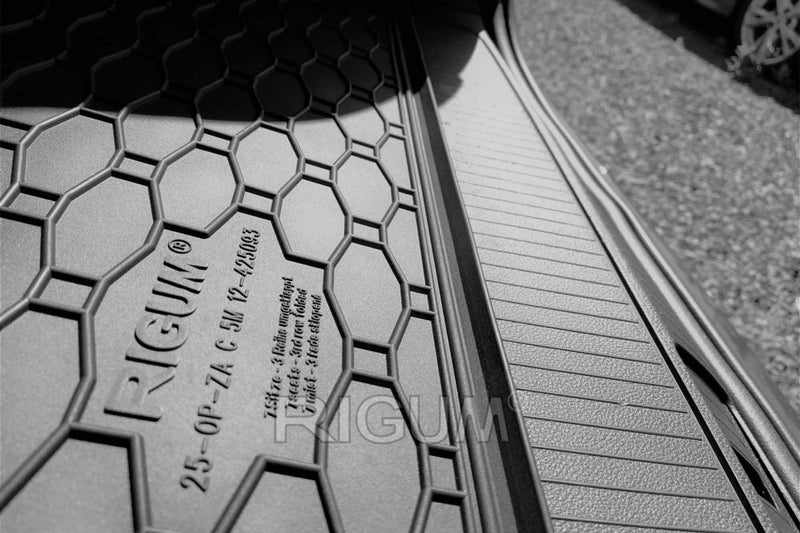 Гумена стелка Rigum за багажник за Opel Zafira C 5 места (2012+)