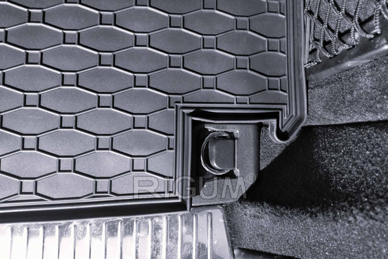 Гумена стелка за багажник Rigum за Mercedes C-Class S204 комби (2007-2014)