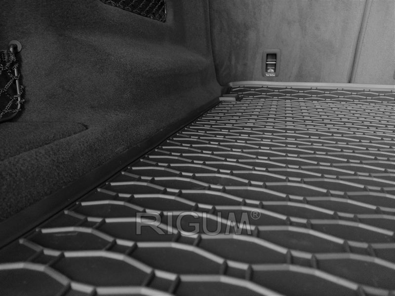 Гумена стелка за багажник Rigum за Audi Q8 (2019+)