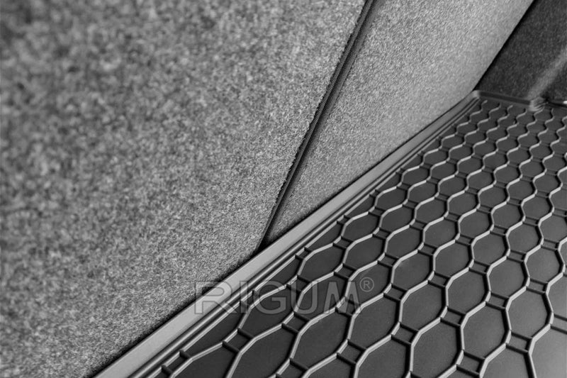 Гумена стелка за багажник Rigum за Seat Arona (2017+) в горно положение