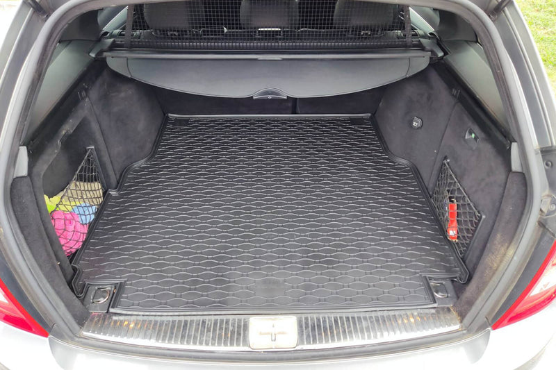 Гумена стелка за багажник Rigum за Mercedes C-Class S204 комби (2007-2014)