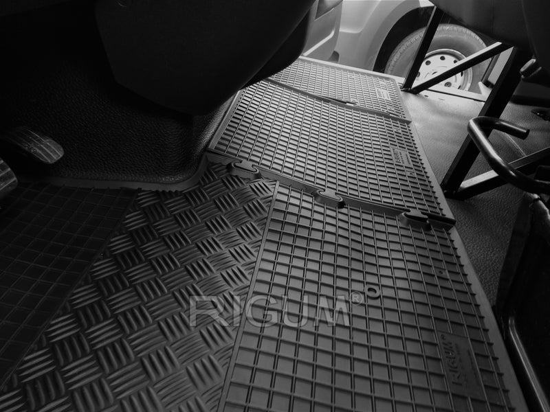 Гумени стелки Rigum за Renault Master (2010+) 3 места, 3 части