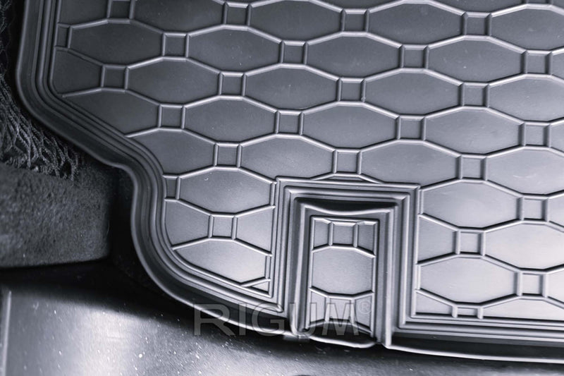 Гумена стелка за багажник Rigum за BMW X3 E83 (2004–2010)