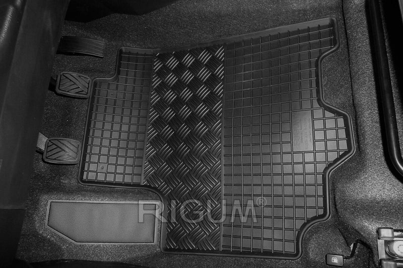 Гумени стелки Rigum за Suzuki SX4 S-Cross (2013+), 4 части, черни