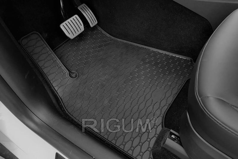 Гумени стелки Rigum за Tesla Model Y (2021+) – 4 части, черни