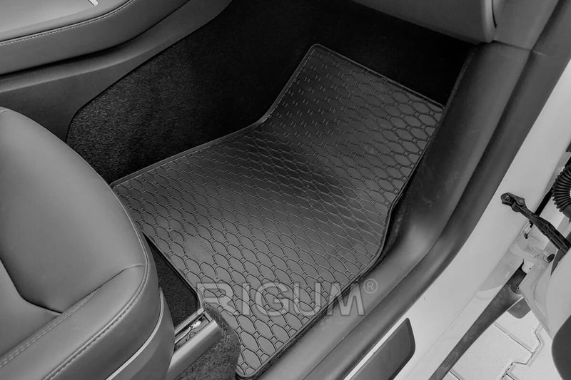 Гумени стелки Rigum за Tesla Model Y (2021+) – 4 части, черни