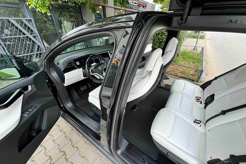 Гумени стелки Rigum за Tesla Model X (2015+) – 4 части, черни
