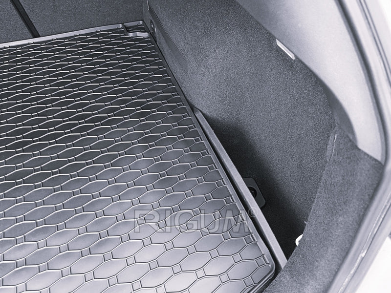 Гумена стелка за багажник Rigum за Seat Leon ST (2014-2020 г.)  горно или долно положение
